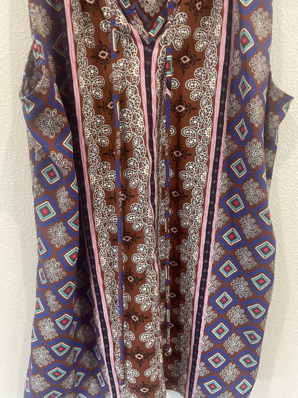 Bobeau Sleeveless Top With Bohemian-Inspired Floral & Geometric Print - Picture 6 of 9